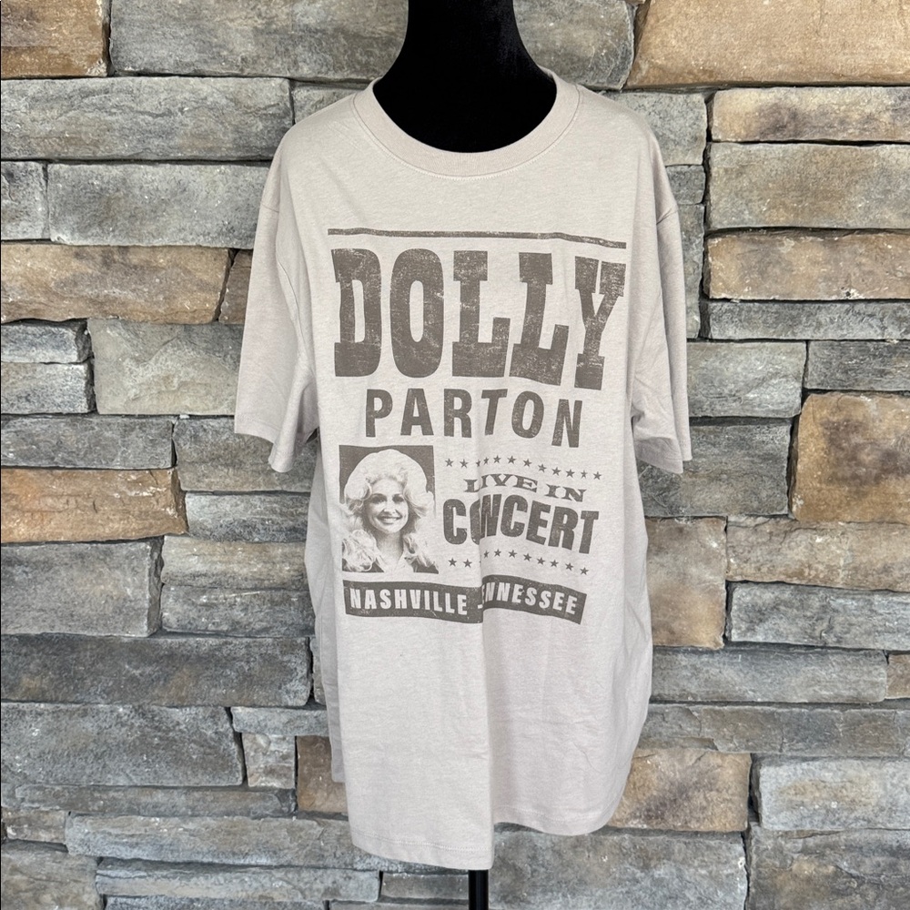 NWT- DOLLY PARTON Concert Tee by Goodfellow & Co